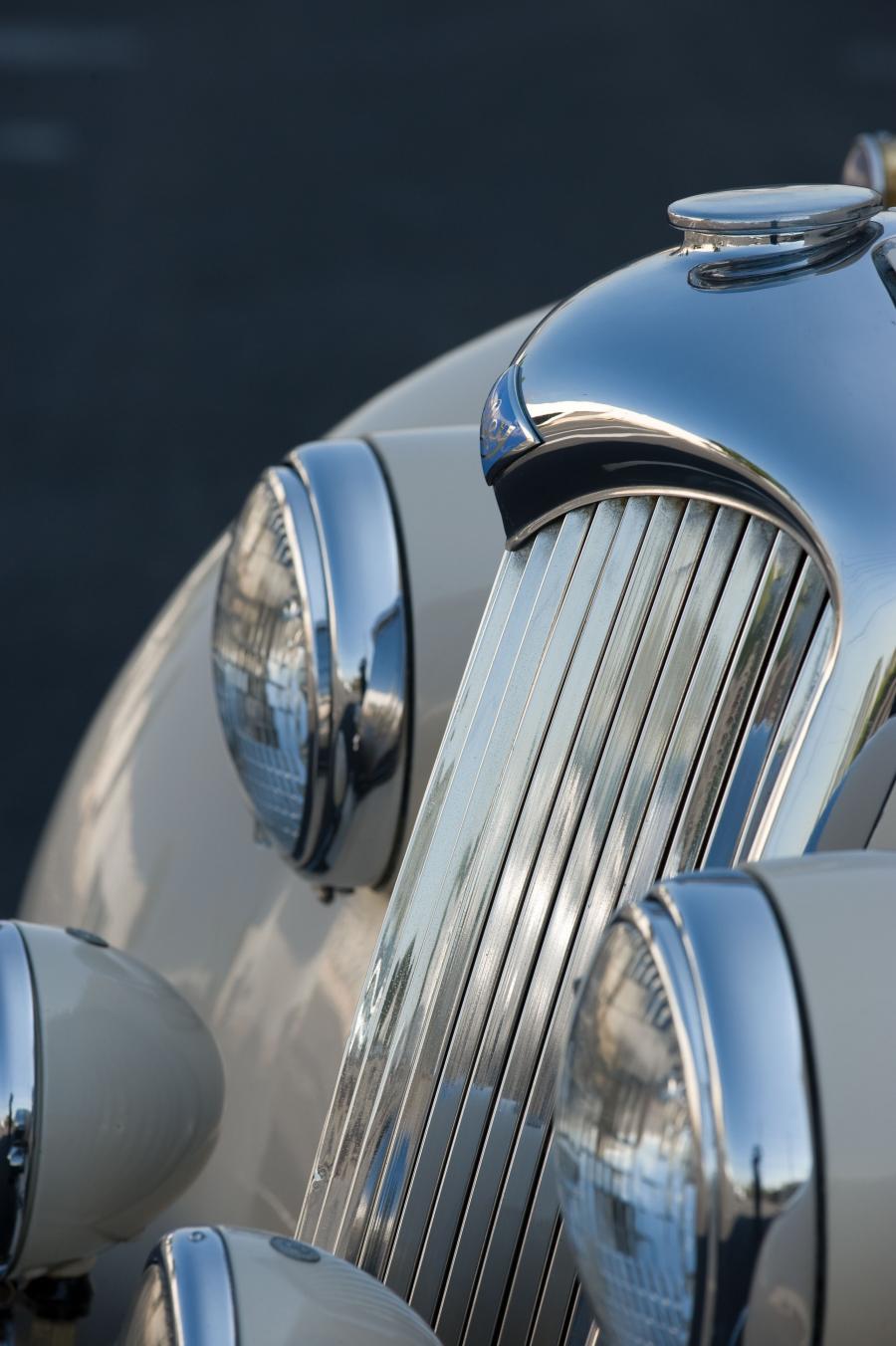 Детали экстерьера Riley 2.5 Litre Saloon 1949 года  (фото 2 из 6)